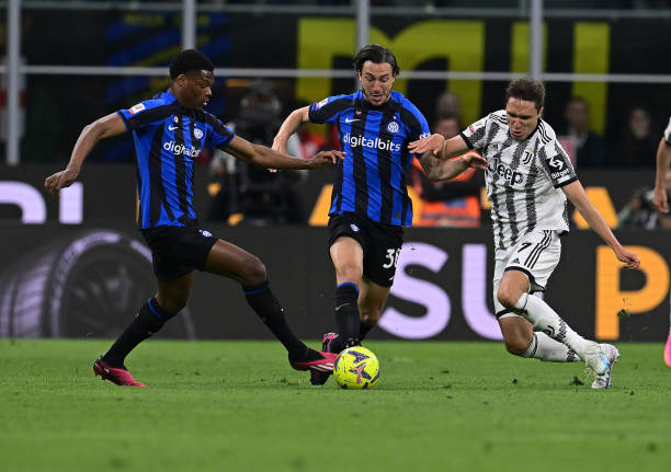 更在社会中 更在社会中