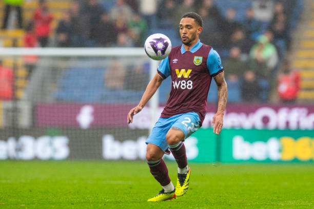 支付高薪给 支付高薪给